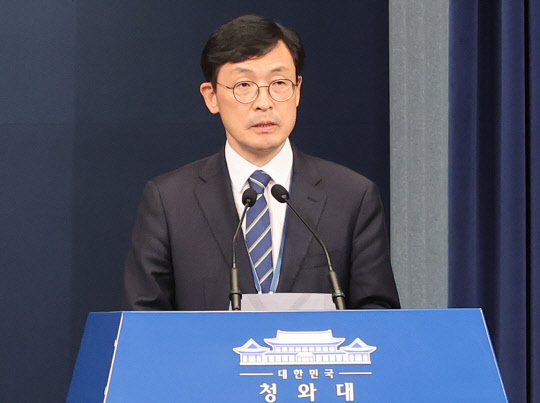 이호승 청와대 정책실장. 사진은 지난 29일 인사말을 하는 모습. 연합뉴스.
